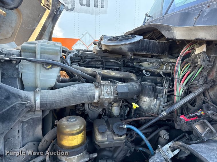 image for item EN0479 2012 Freightliner Cascadia 125 semi truck