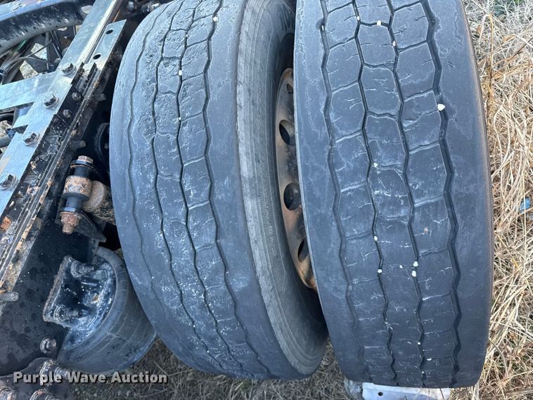 image for item EN0479 2012 Freightliner Cascadia 125 semi truck