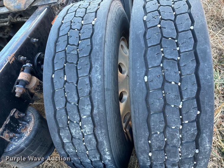 image for item EN0479 2012 Freightliner Cascadia 125 semi truck