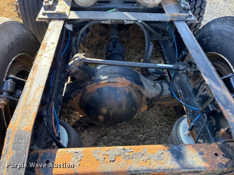 image for item EN0482 2017 Freightliner Cascadia semi truck