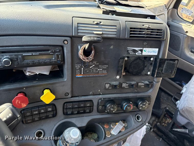 image for item EN0482 2017 Freightliner Cascadia semi truck