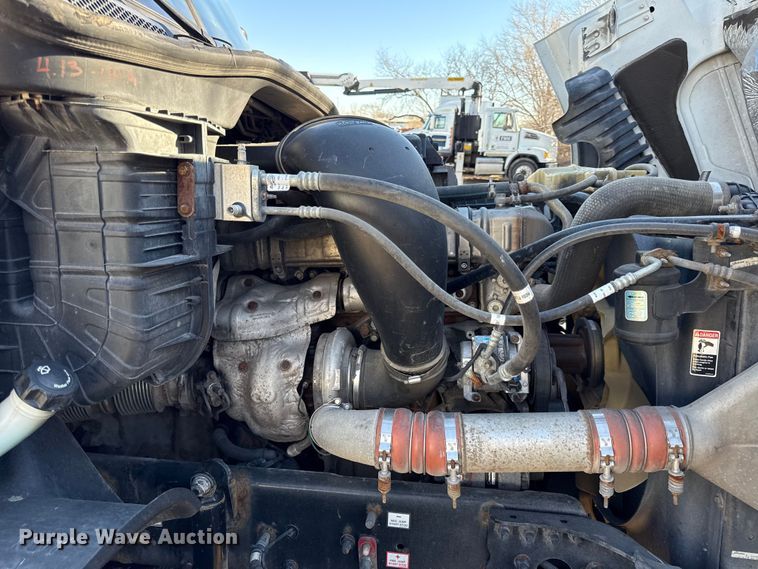 image for item EN0482 2017 Freightliner Cascadia semi truck