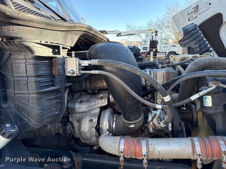 image for item EN0482 2017 Freightliner Cascadia semi truck