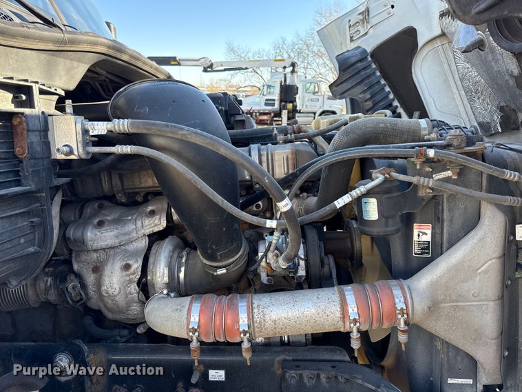 image for item EN0482 2017 Freightliner Cascadia semi truck