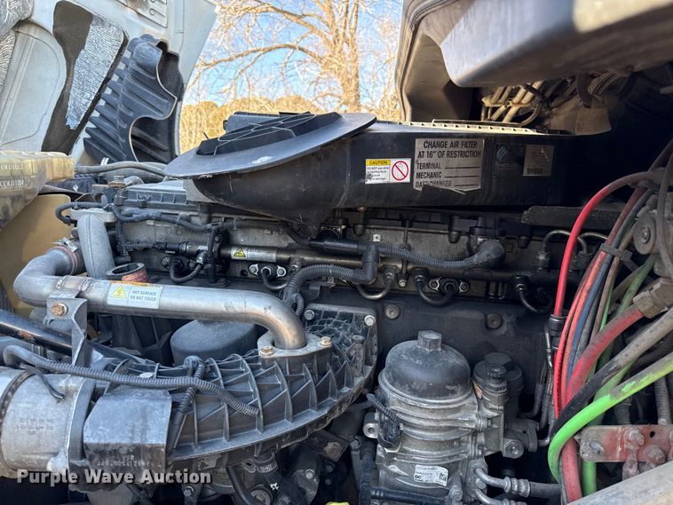 image for item EN0482 2017 Freightliner Cascadia semi truck