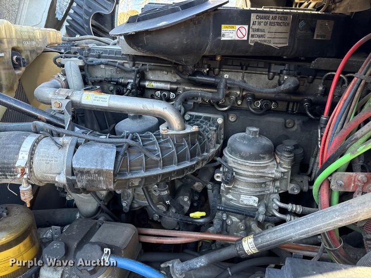 image for item EN0482 2017 Freightliner Cascadia semi truck