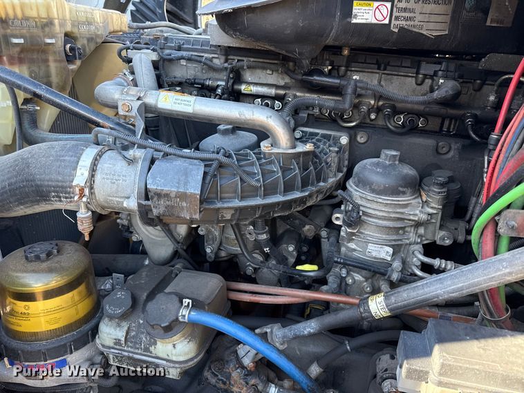 image for item EN0482 2017 Freightliner Cascadia semi truck