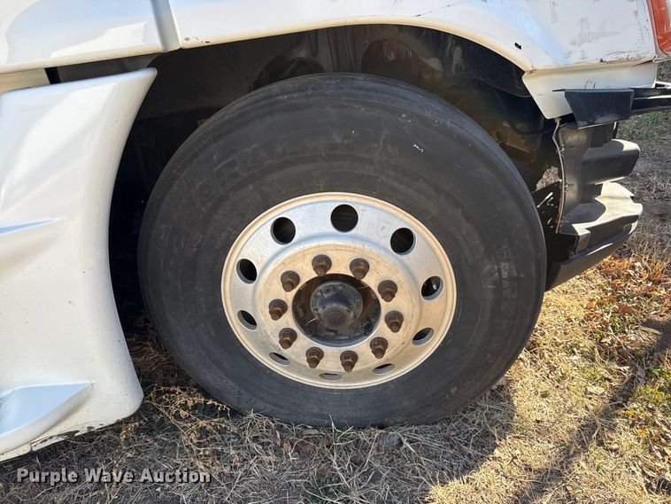 image for item EN0482 2017 Freightliner Cascadia semi truck