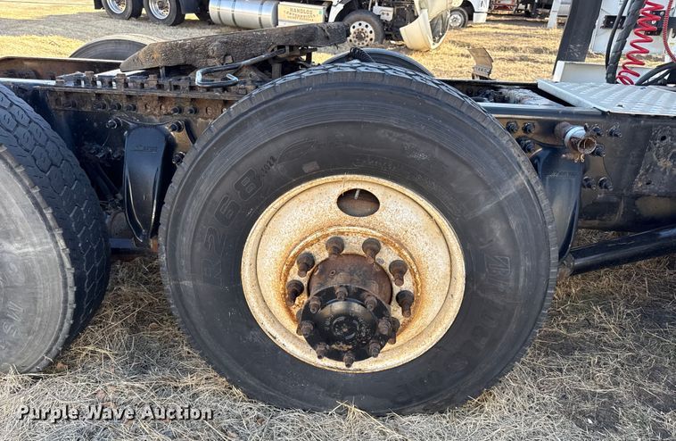 image for item EN0482 2017 Freightliner Cascadia semi truck