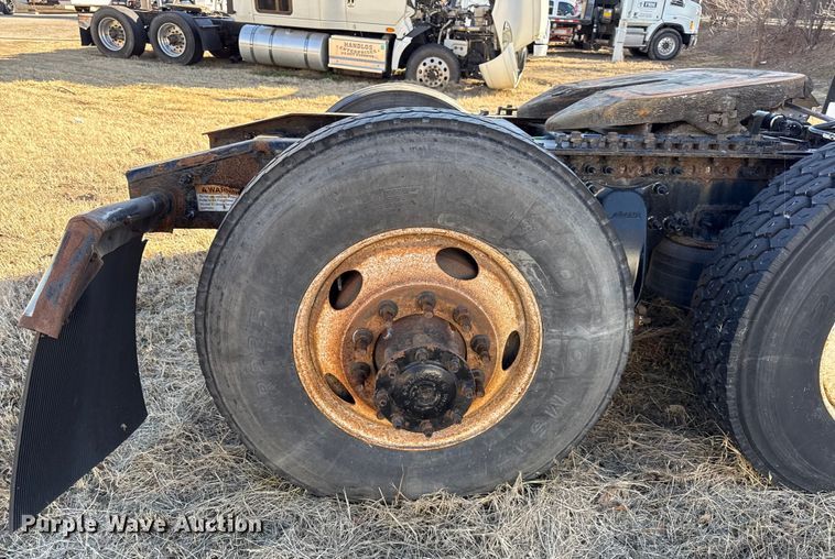 image for item EN0482 2017 Freightliner Cascadia semi truck