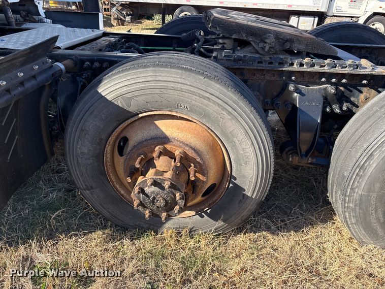 image for item EN0482 2017 Freightliner Cascadia semi truck