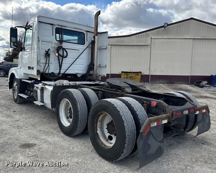 image for item EN0903 2014 Volvo Truck VNL semi truck