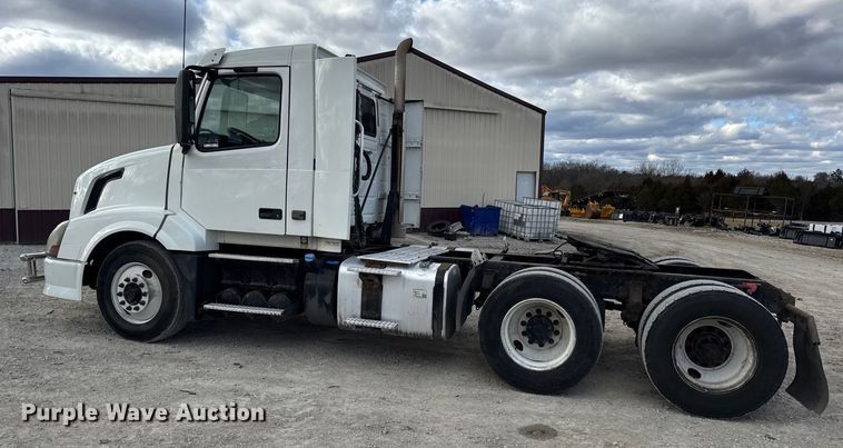 image for item EN0903 2014 Volvo Truck VNL semi truck