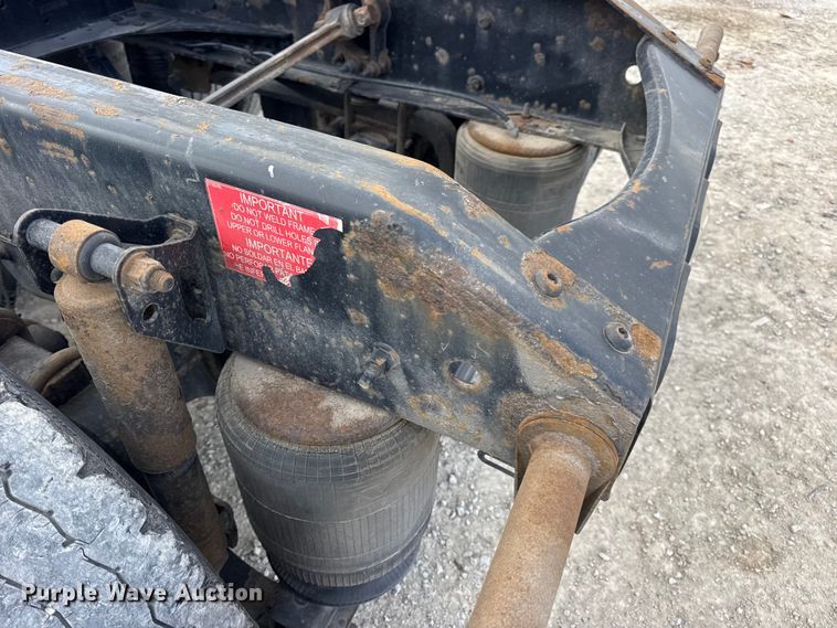 image for item EN0903 2014 Volvo Truck VNL semi truck