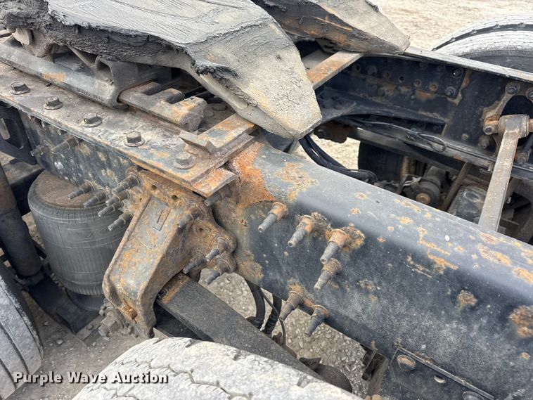 image for item EN0903 2014 Volvo Truck VNL semi truck