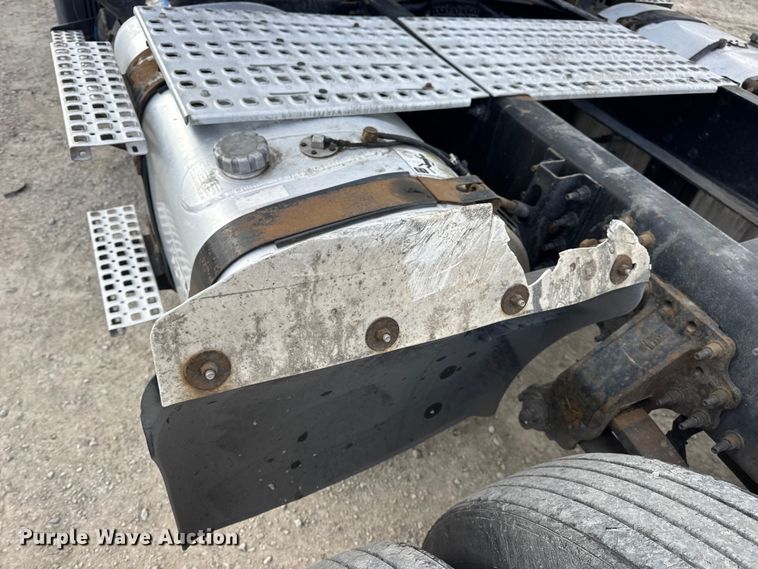 image for item EN0903 2014 Volvo Truck VNL semi truck