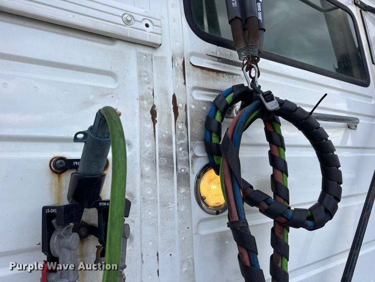 image for item EN0903 2014 Volvo Truck VNL semi truck