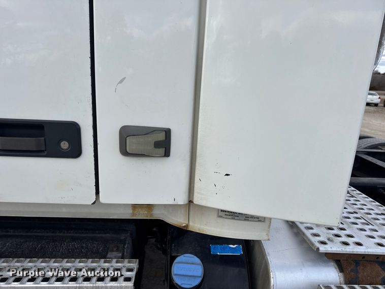 image for item EN0903 2014 Volvo Truck VNL semi truck