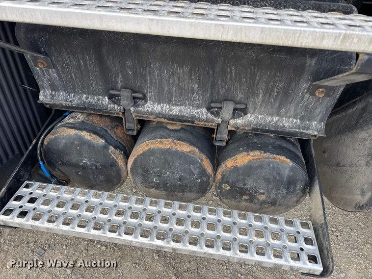 image for item EN0903 2014 Volvo Truck VNL semi truck