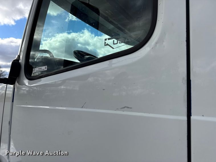 image for item EN0903 2014 Volvo Truck VNL semi truck