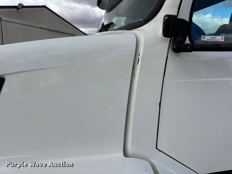 image for item EN0903 2014 Volvo Truck VNL semi truck