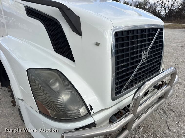 image for item EN0903 2014 Volvo Truck VNL semi truck