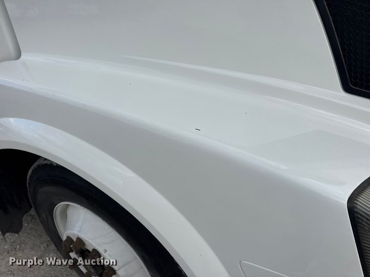 image for item EN0903 2014 Volvo Truck VNL semi truck