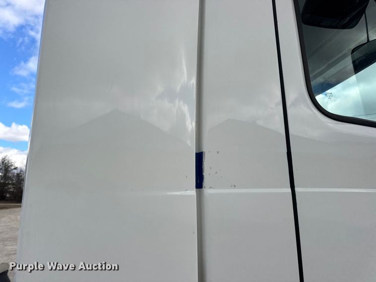 image for item EN0903 2014 Volvo Truck VNL semi truck