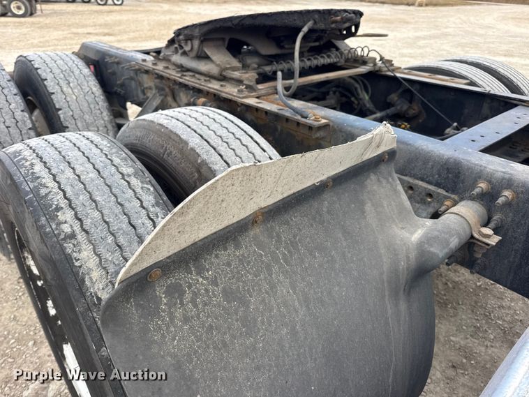 image for item EN0903 2014 Volvo Truck VNL semi truck