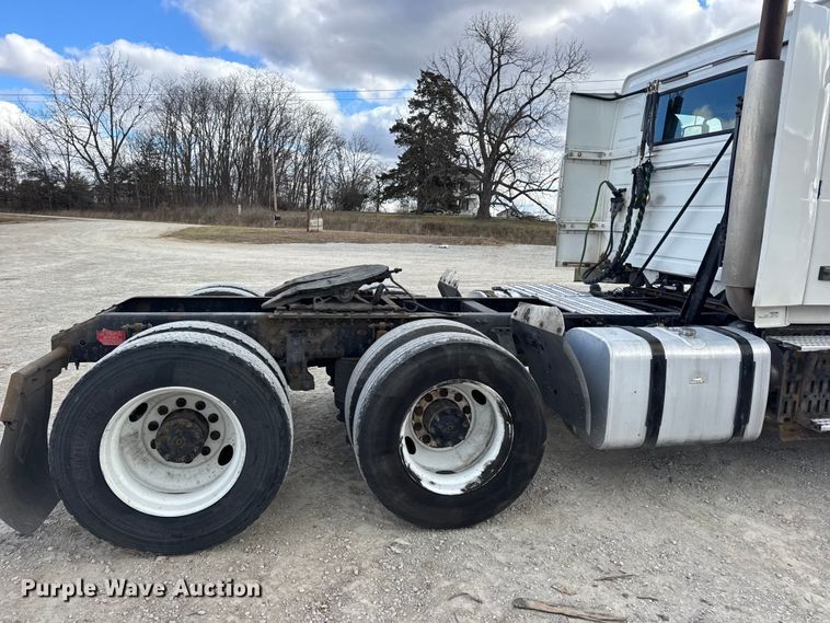 image for item EN0903 2014 Volvo Truck VNL semi truck