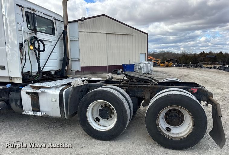 image for item EN0903 2014 Volvo Truck VNL semi truck