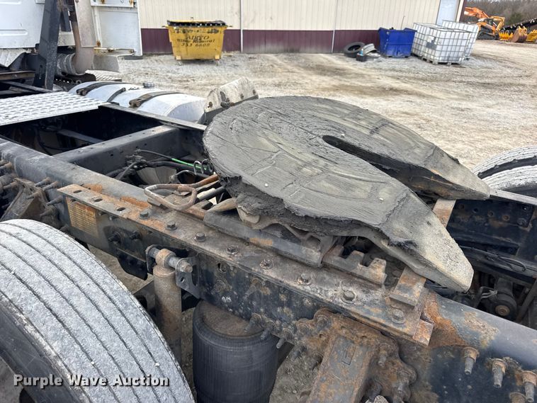 image for item EN0903 2014 Volvo Truck VNL semi truck