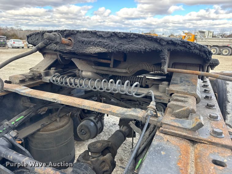 image for item EN0903 2014 Volvo Truck VNL semi truck