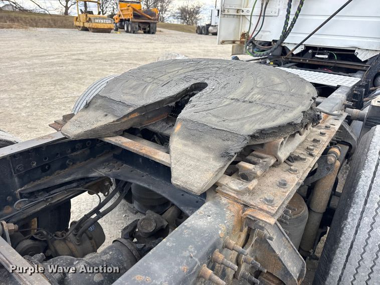 image for item EN0903 2014 Volvo Truck VNL semi truck