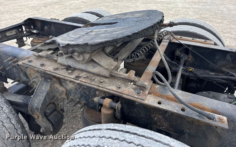 image for item EN0903 2014 Volvo Truck VNL semi truck