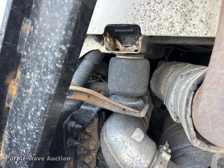 image for item EN0903 2014 Volvo Truck VNL semi truck