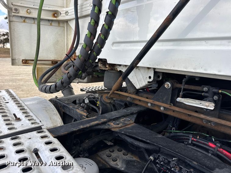 image for item EN0903 2014 Volvo Truck VNL semi truck