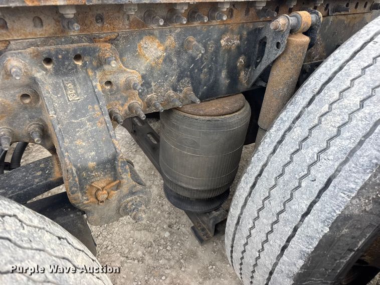 image for item EN0903 2014 Volvo Truck VNL semi truck