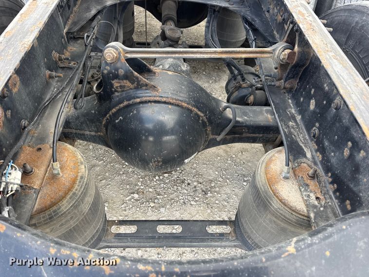 image for item EN0903 2014 Volvo Truck VNL semi truck