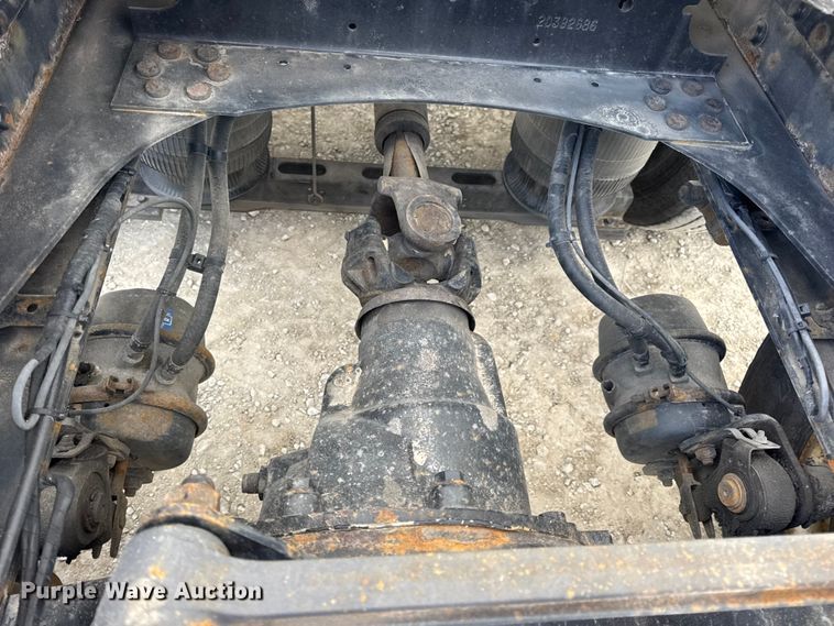 image for item EN0903 2014 Volvo Truck VNL semi truck