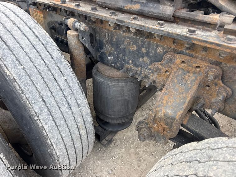 image for item EN0903 2014 Volvo Truck VNL semi truck