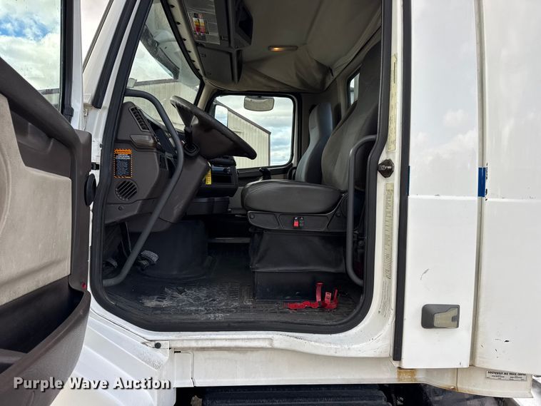 image for item EN0903 2014 Volvo Truck VNL semi truck