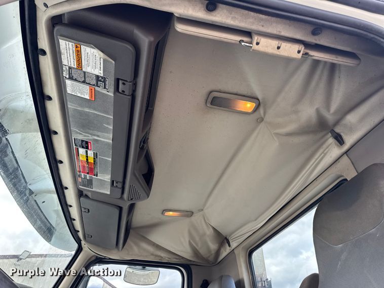 image for item EN0903 2014 Volvo Truck VNL semi truck