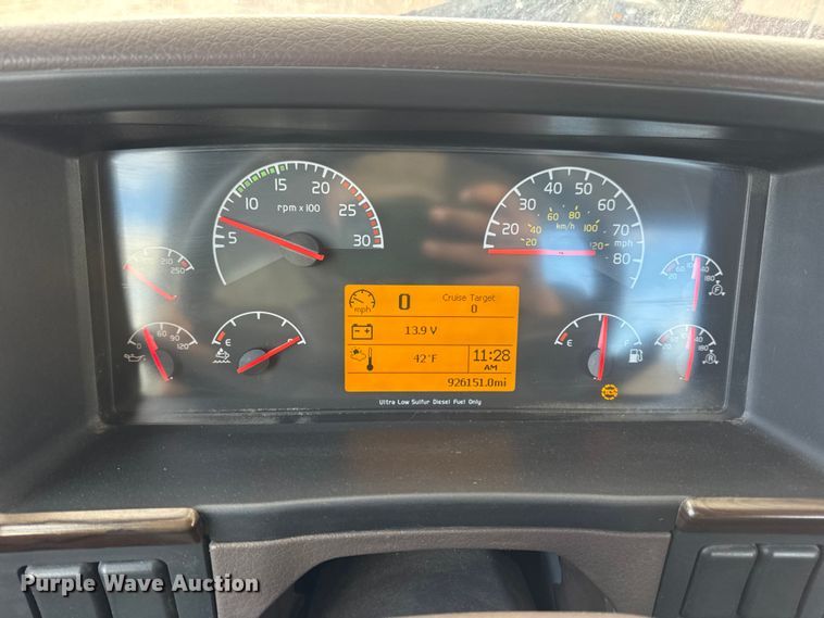 image for item EN0903 2014 Volvo Truck VNL semi truck