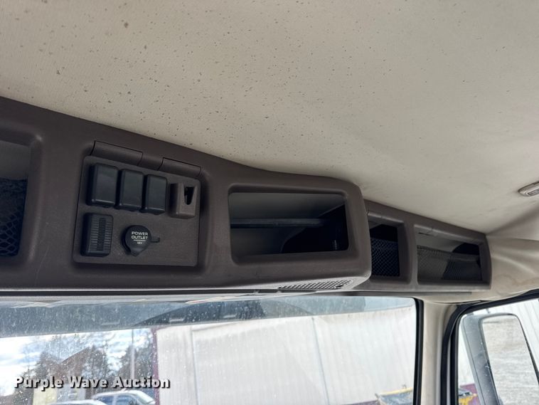 image for item EN0903 2014 Volvo Truck VNL semi truck