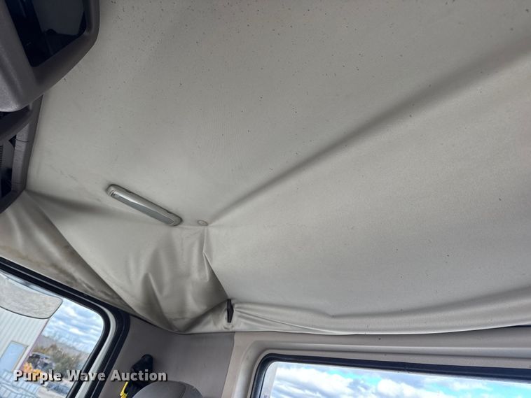 image for item EN0903 2014 Volvo Truck VNL semi truck