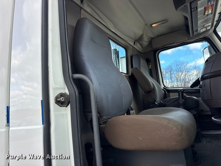 image for item EN0903 2014 Volvo Truck VNL semi truck