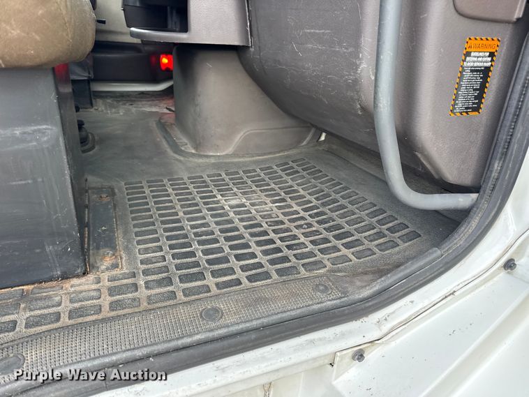 image for item EN0903 2014 Volvo Truck VNL semi truck