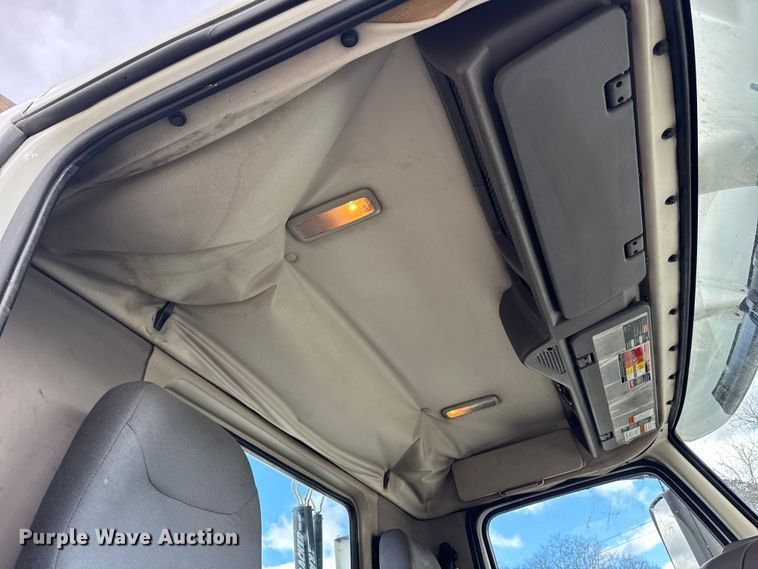 image for item EN0903 2014 Volvo Truck VNL semi truck