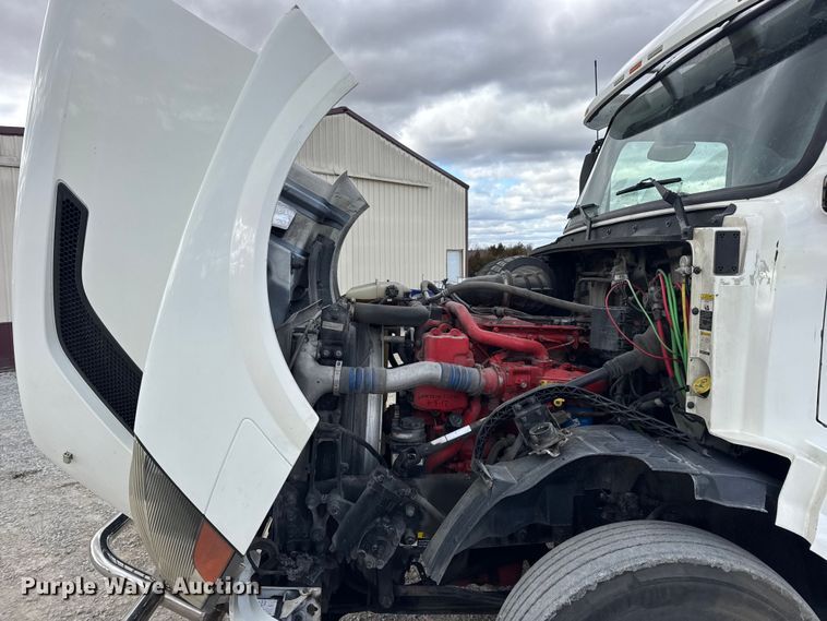 image for item EN0903 2014 Volvo Truck VNL semi truck